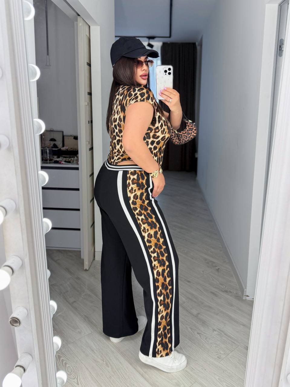 gid://shopify/MediaImage/24692642381918